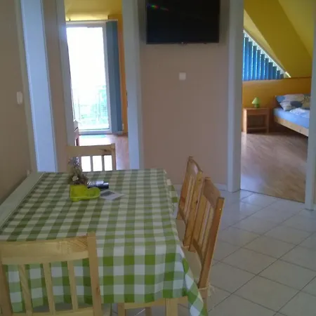 民宿 Biro Apartmanhaz Balatongyörök